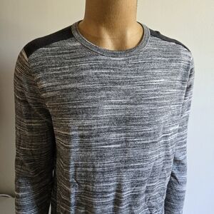Banana Republic Men's Grey and Black Crewneck Sweater